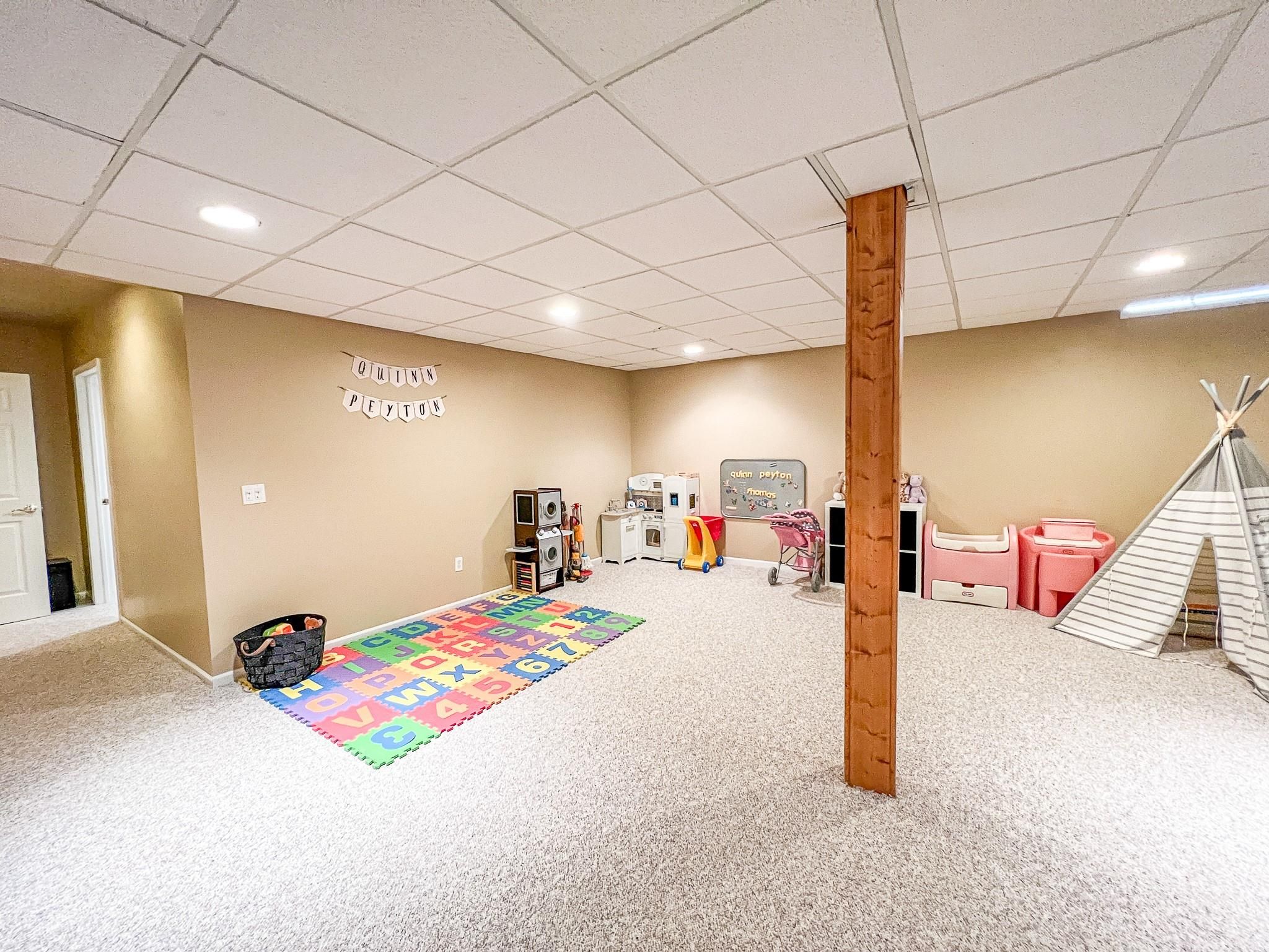 5561 WOODFIELD PKWY