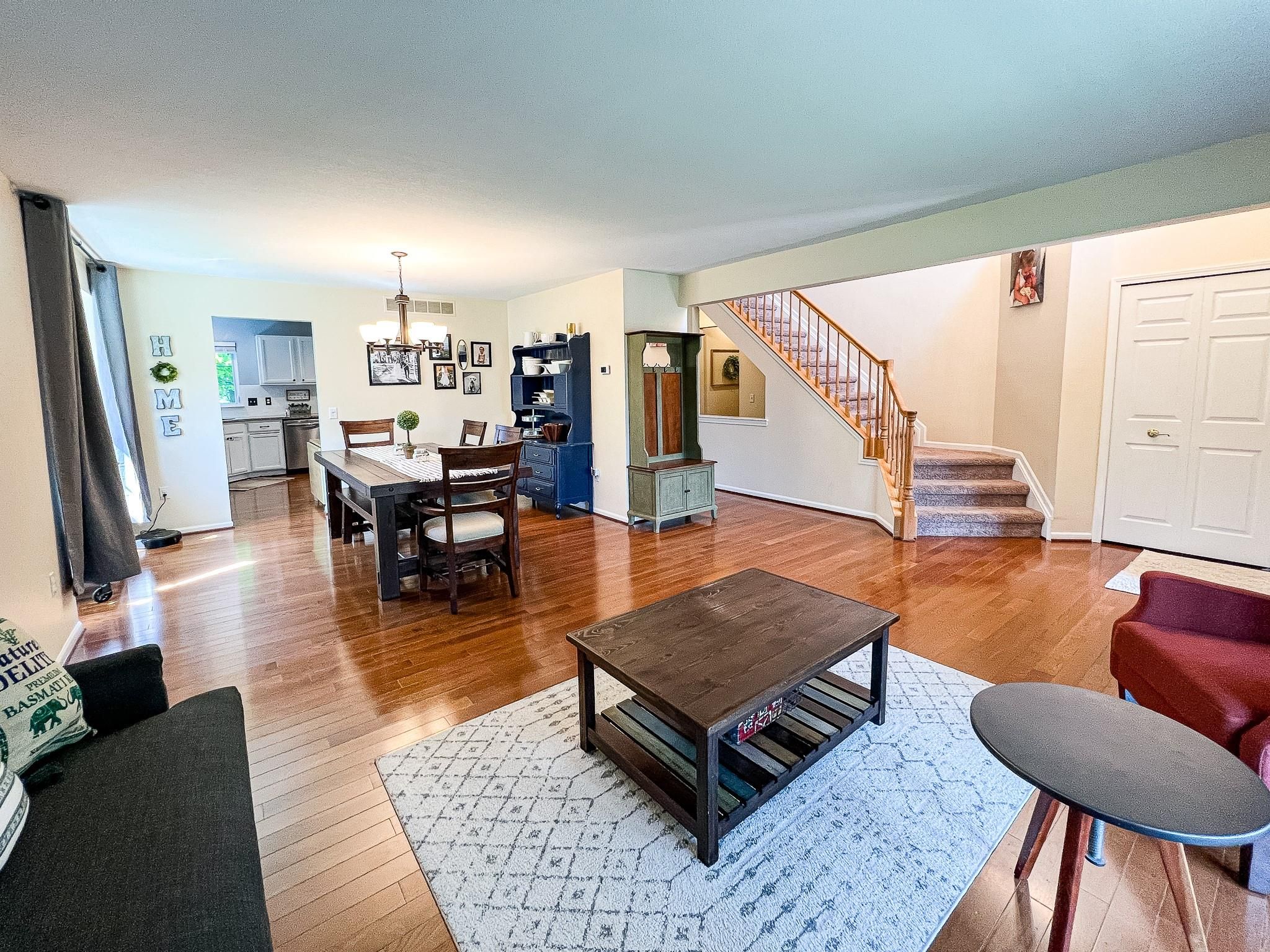 5561 WOODFIELD PKWY