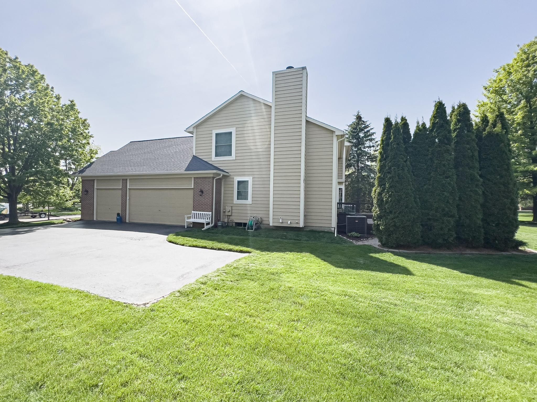 5561 WOODFIELD PKWY