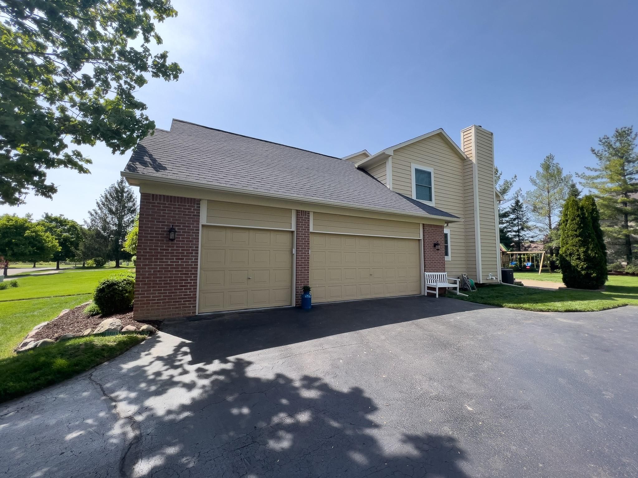 5561 WOODFIELD PKWY