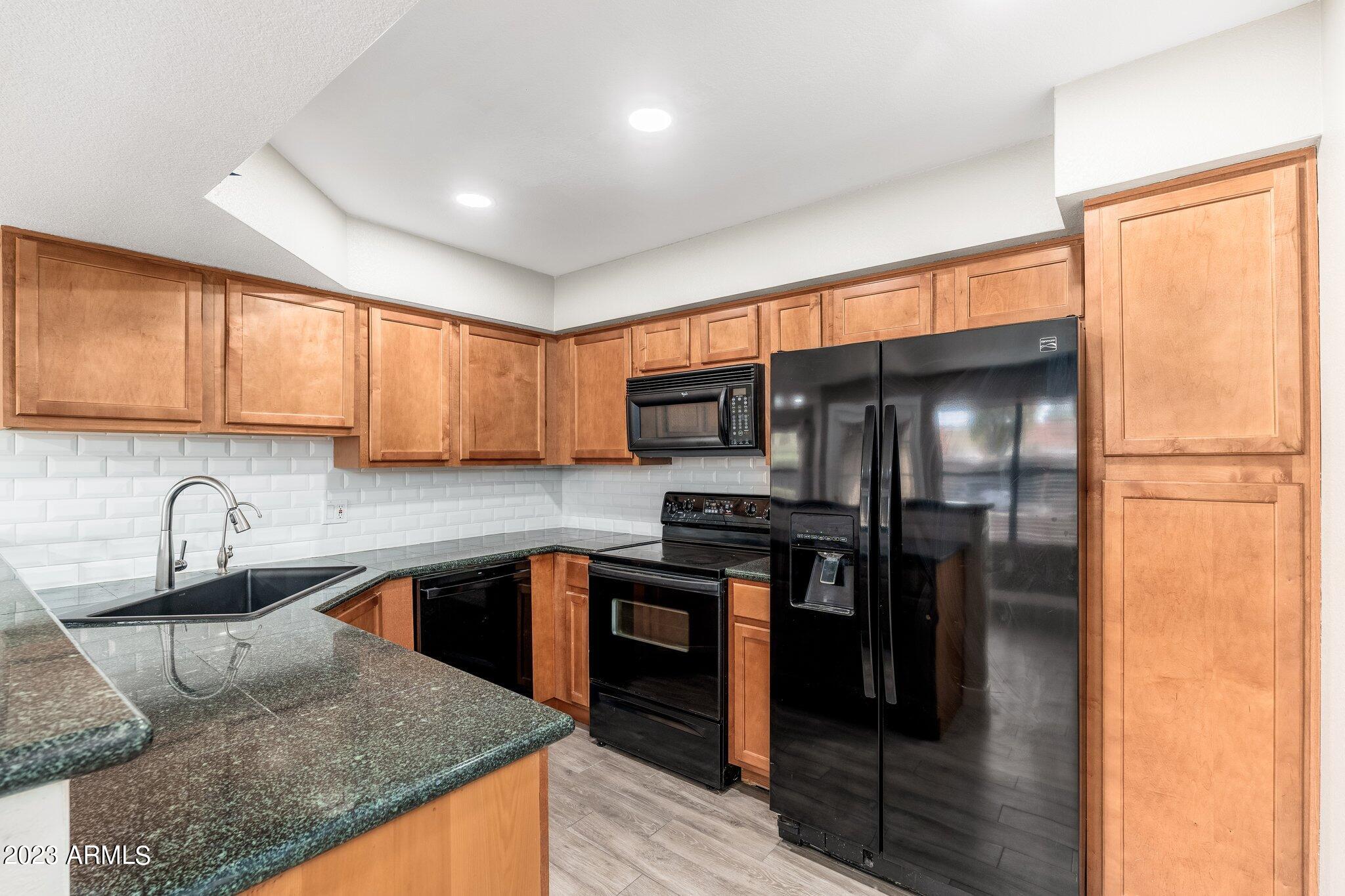 8787 E MOUNTAIN VIEW Road, 1041