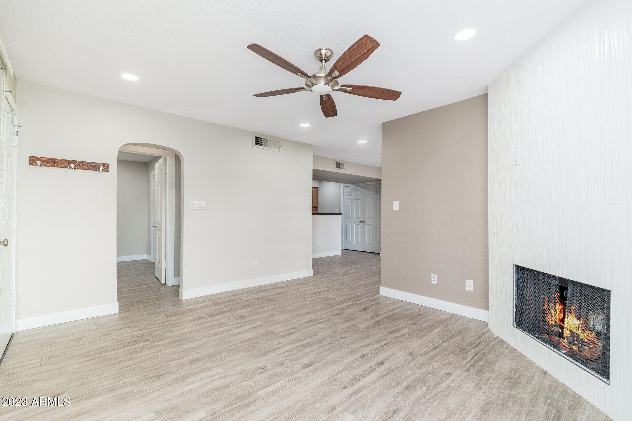 8787 E MOUNTAIN VIEW Road, 1041