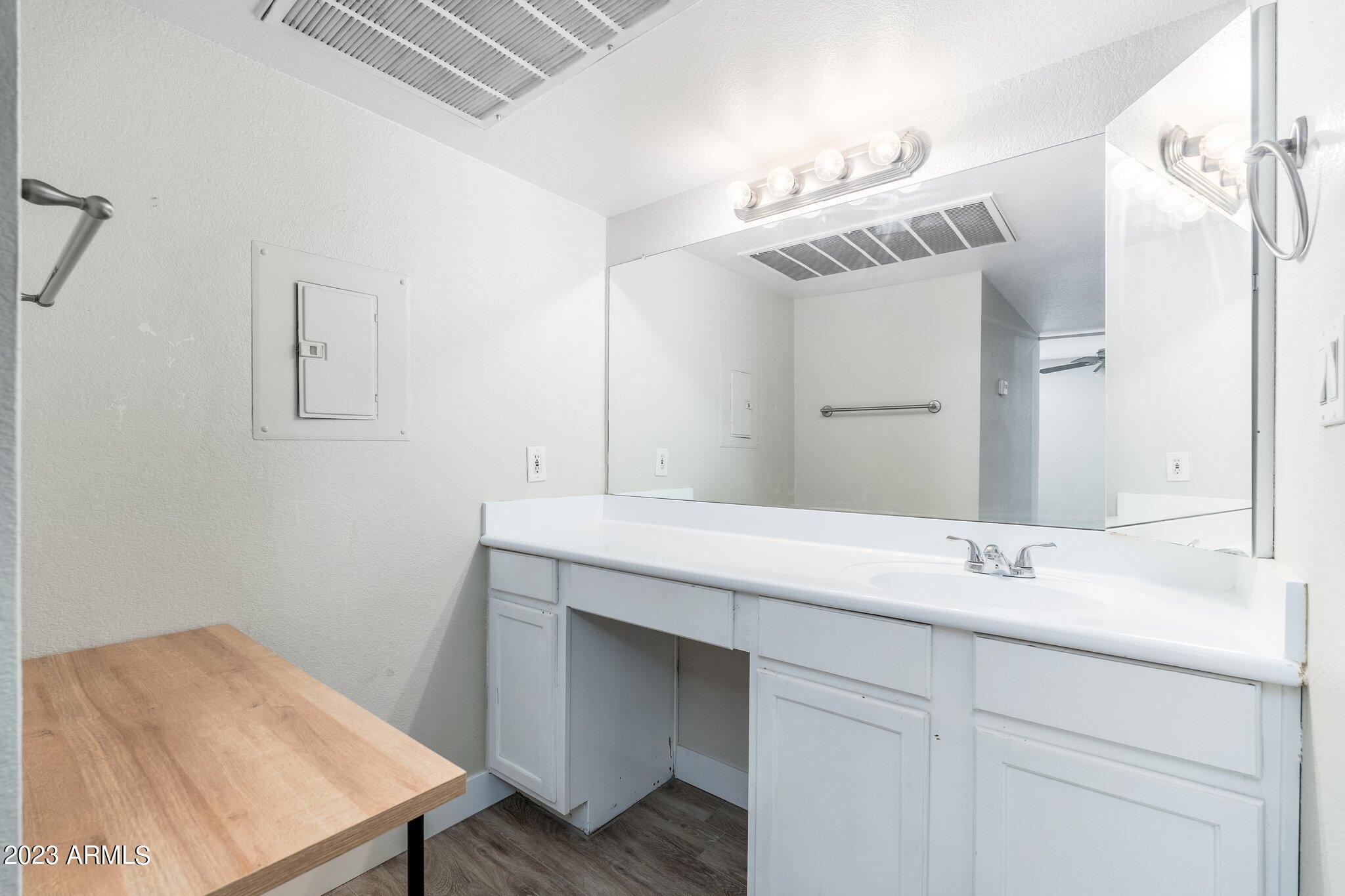 8787 E MOUNTAIN VIEW Road, 1041