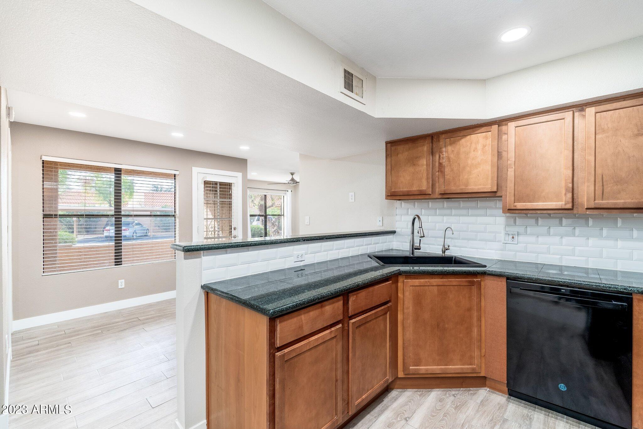 8787 E MOUNTAIN VIEW Road, 1041