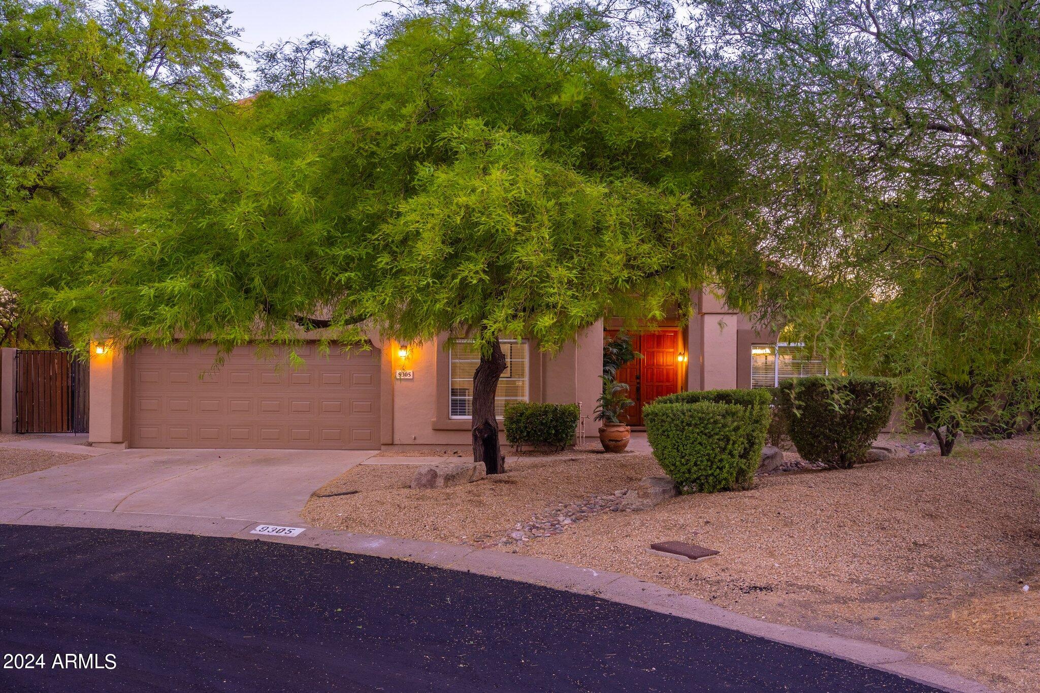 9305 E VIA DONA Road