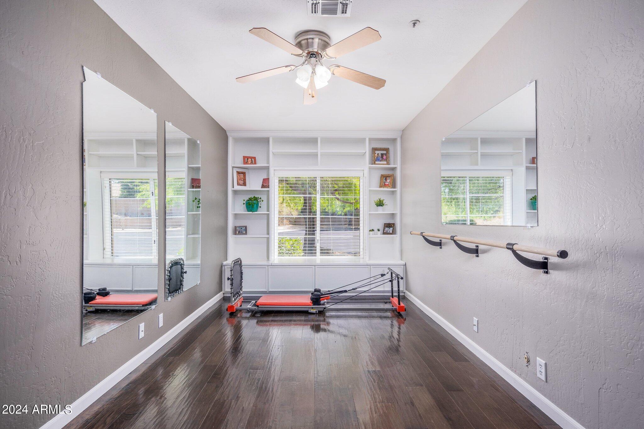 9305 E VIA DONA Road