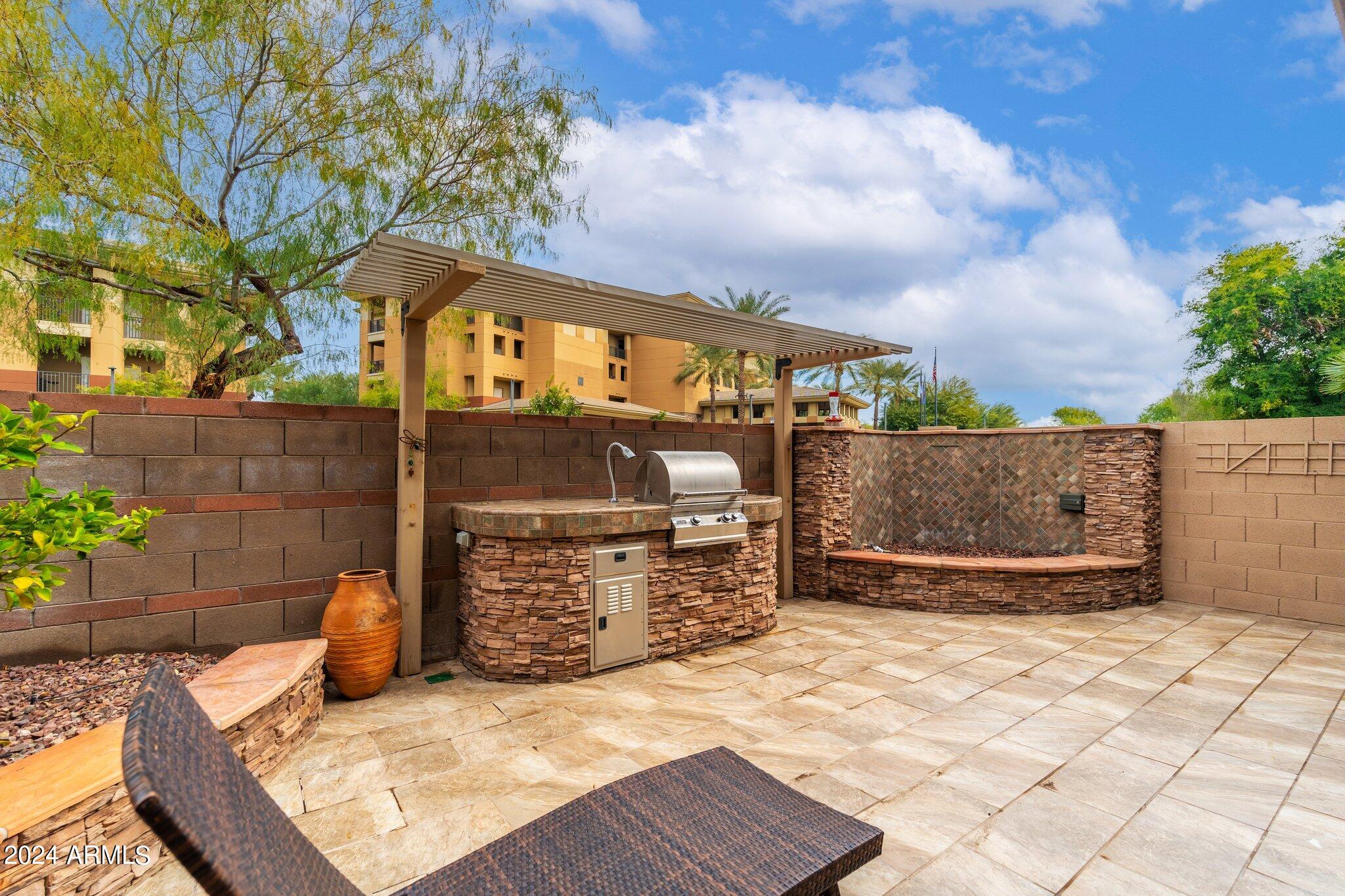 15240 N CLUBGATE Drive, 118