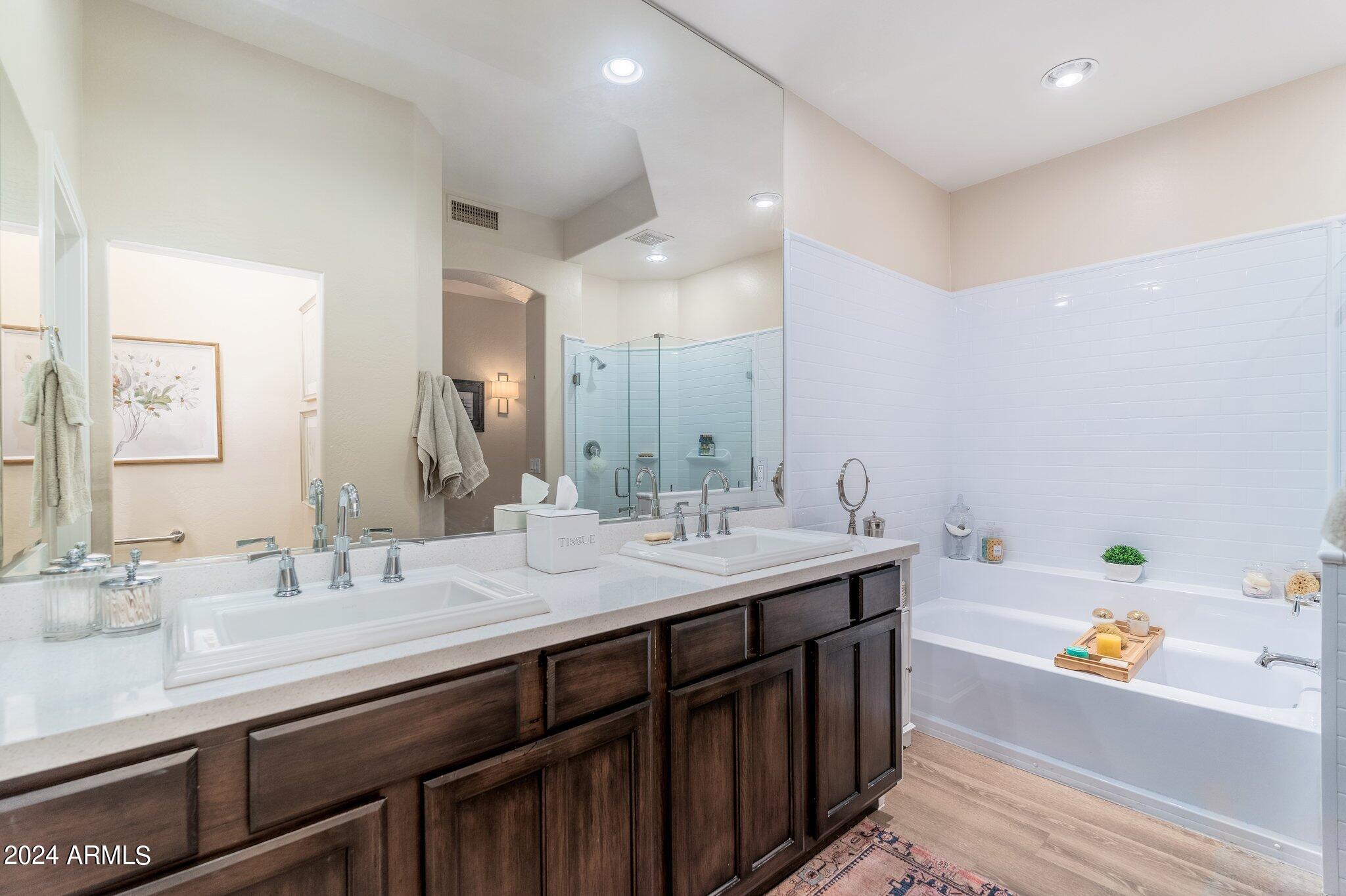 15240 N CLUBGATE Drive, 118