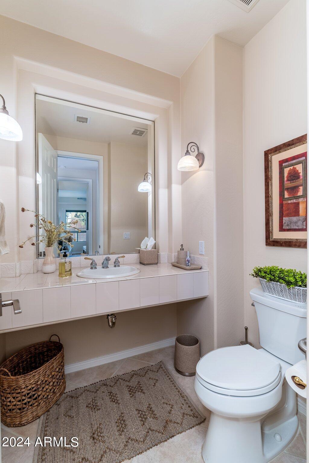 15240 N CLUBGATE Drive, 118