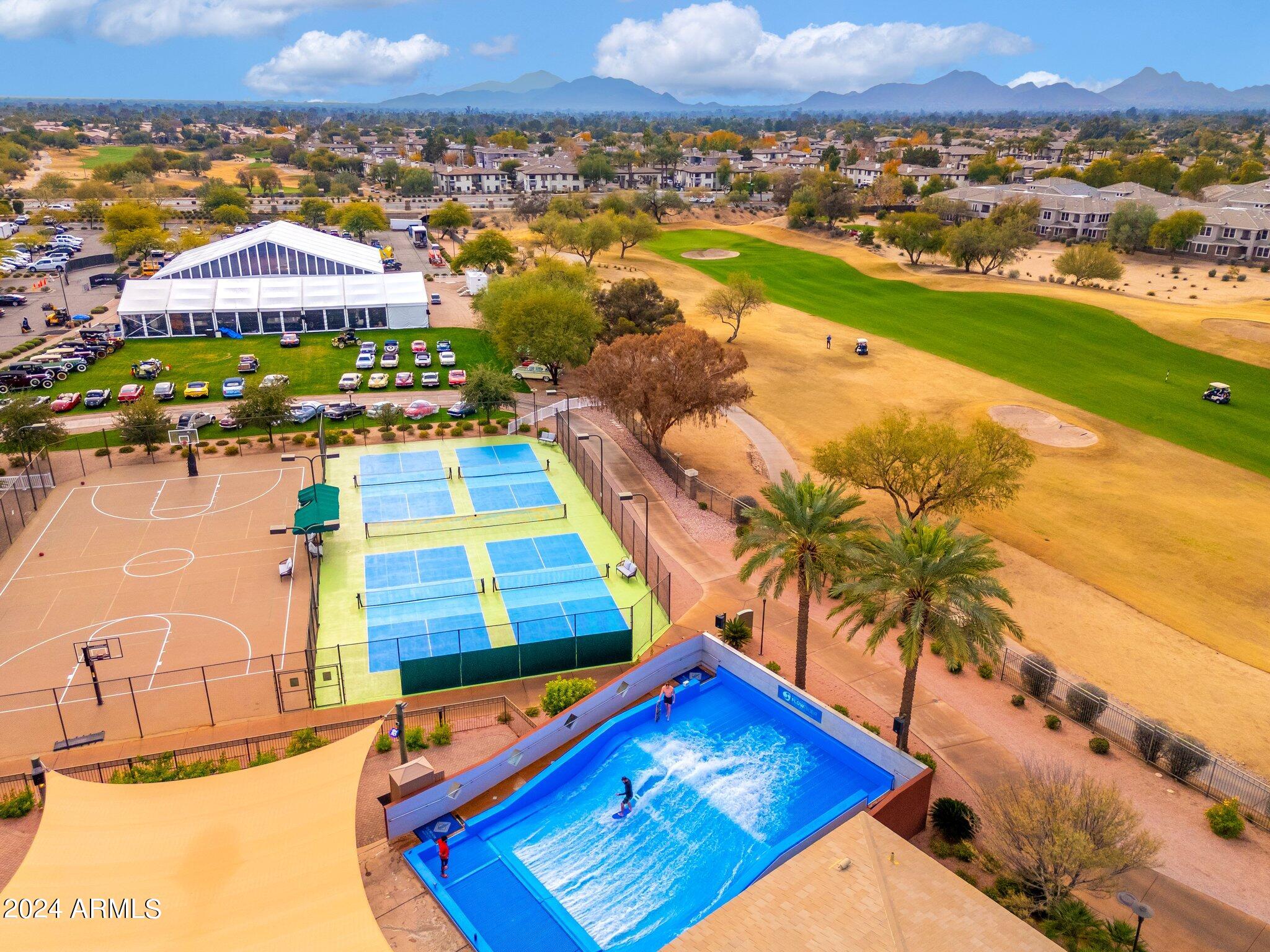 15240 N CLUBGATE Drive, 118