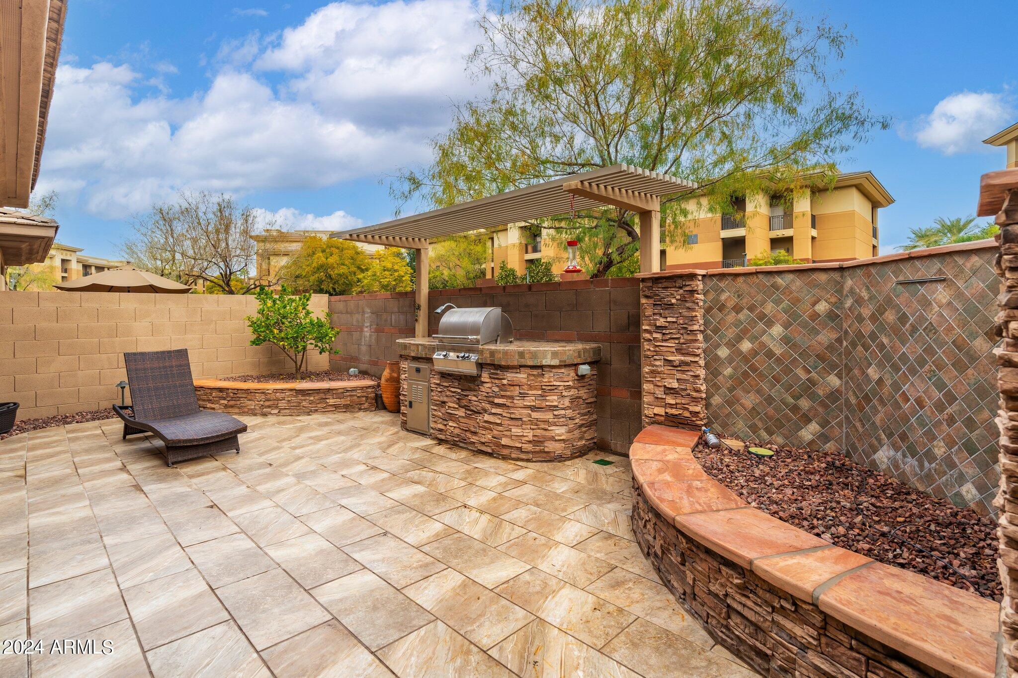 15240 N CLUBGATE Drive, 118