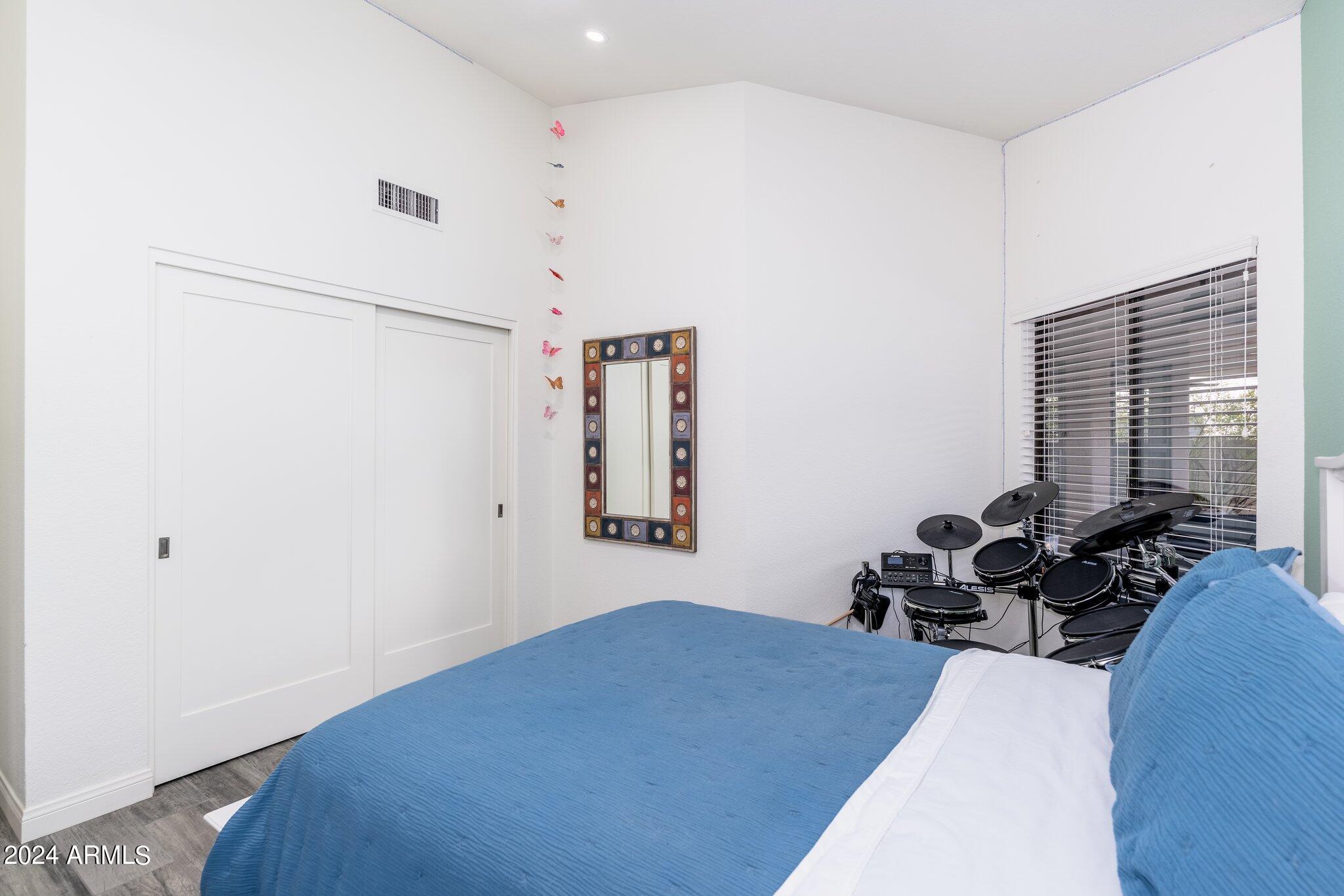 9497 E CORRINE Drive