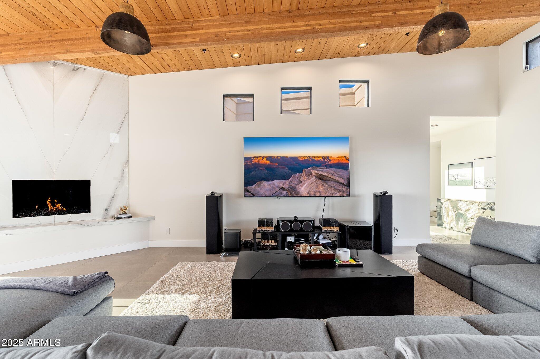 9525 E BUCKSKIN Trail