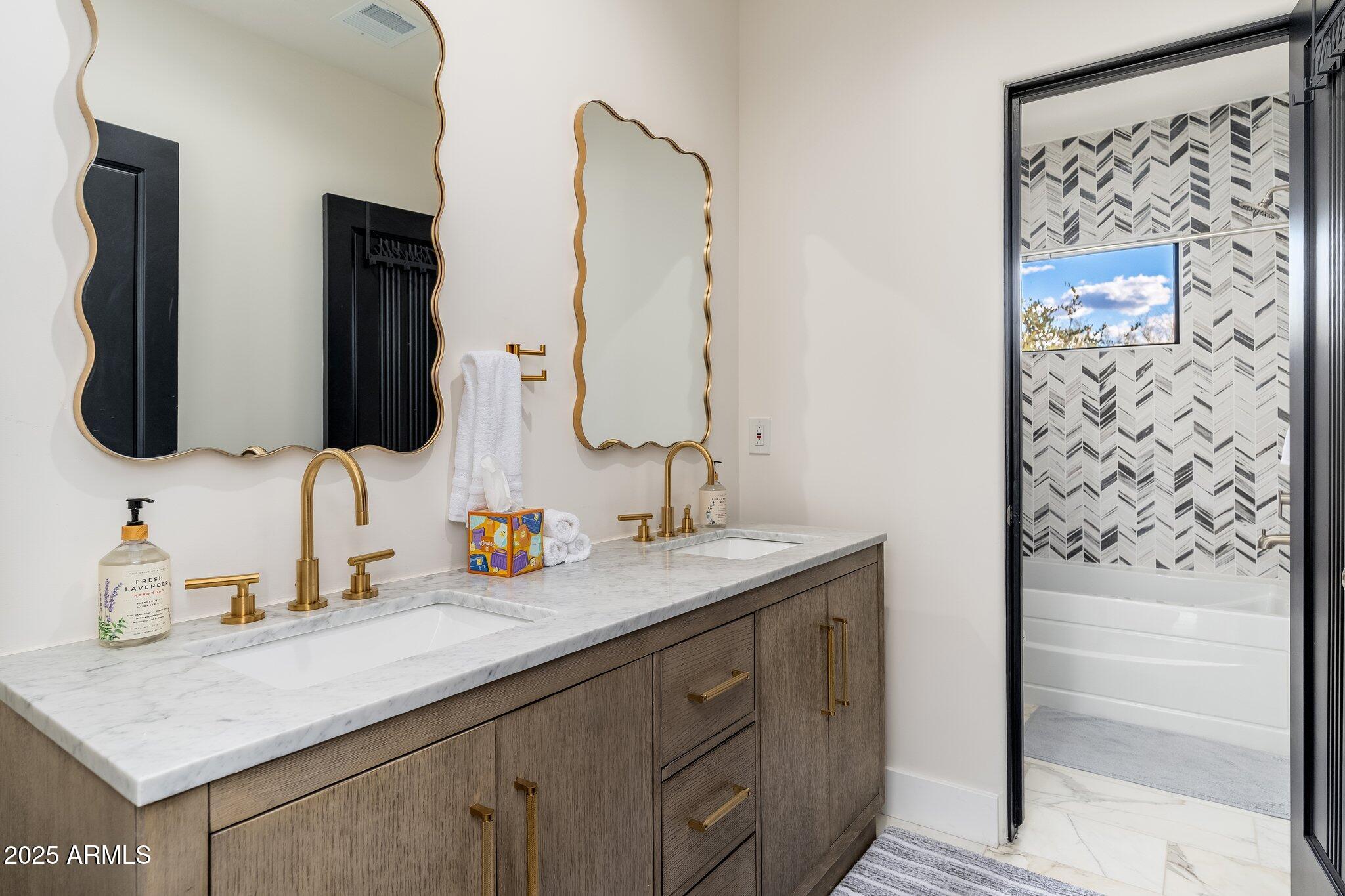 9525 E BUCKSKIN Trail