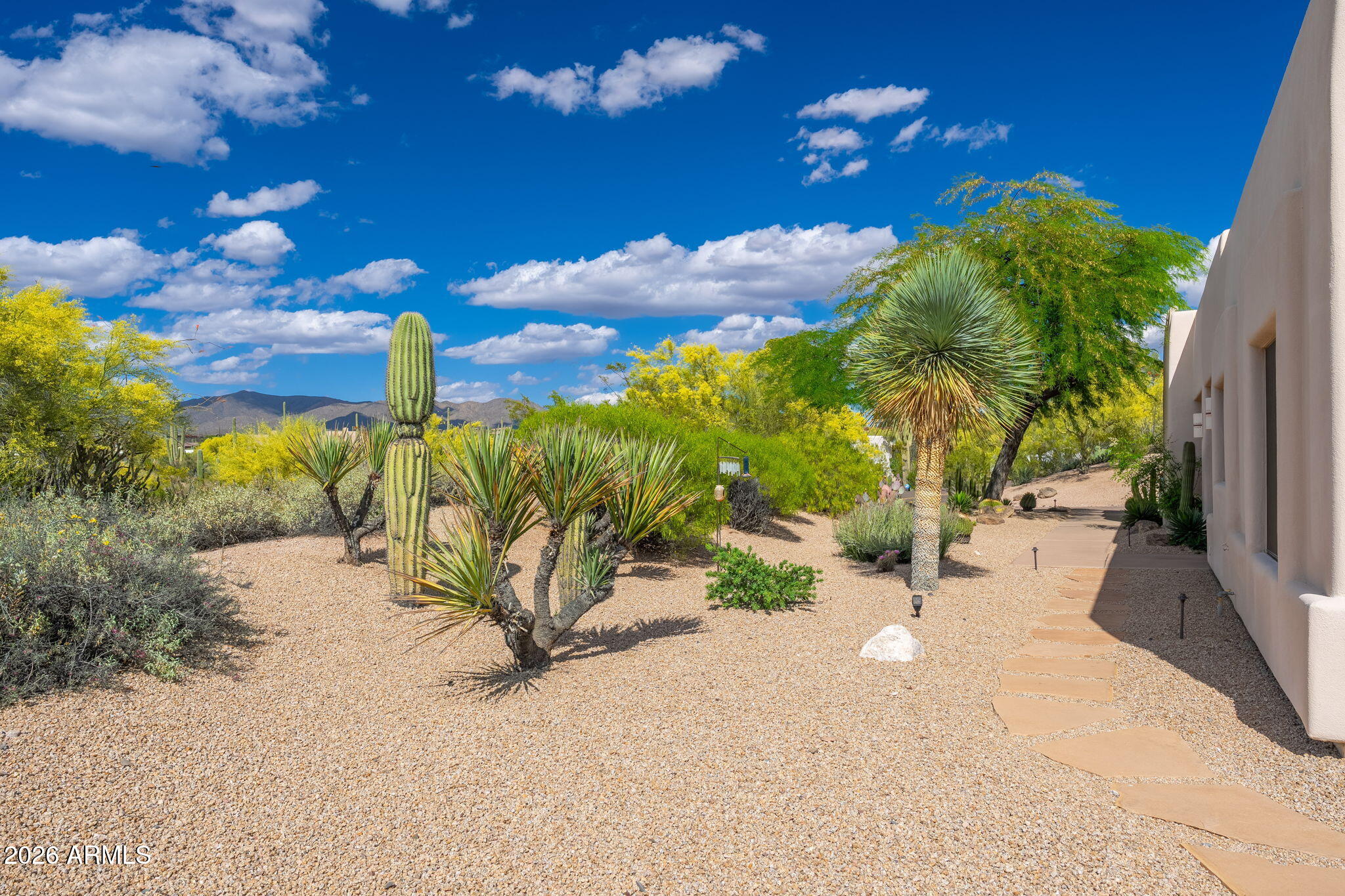 8001 E CAREFREE Drive