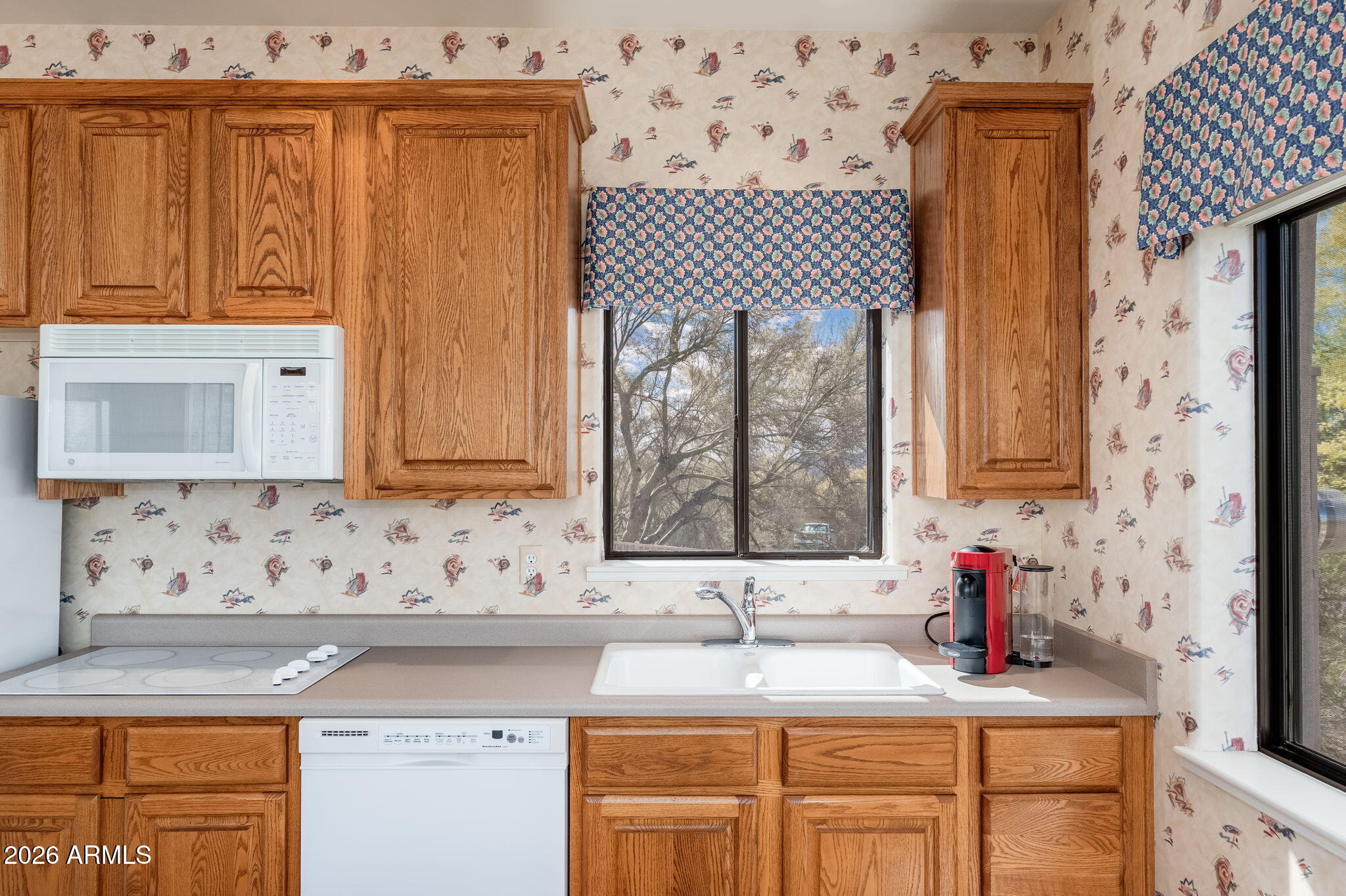 8001 E CAREFREE Drive