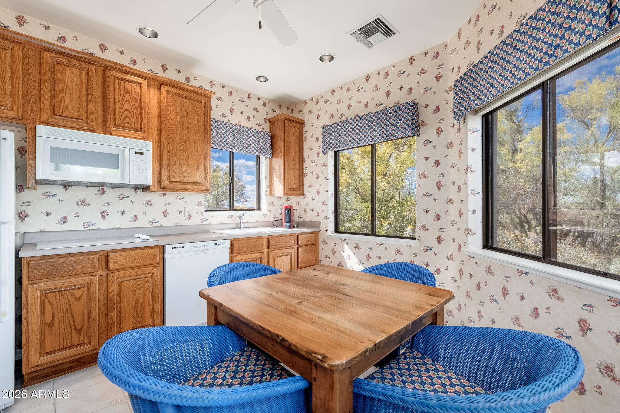 8001 E CAREFREE Drive