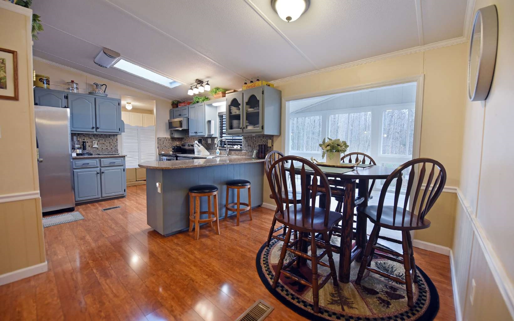 611 Lakeside Drive