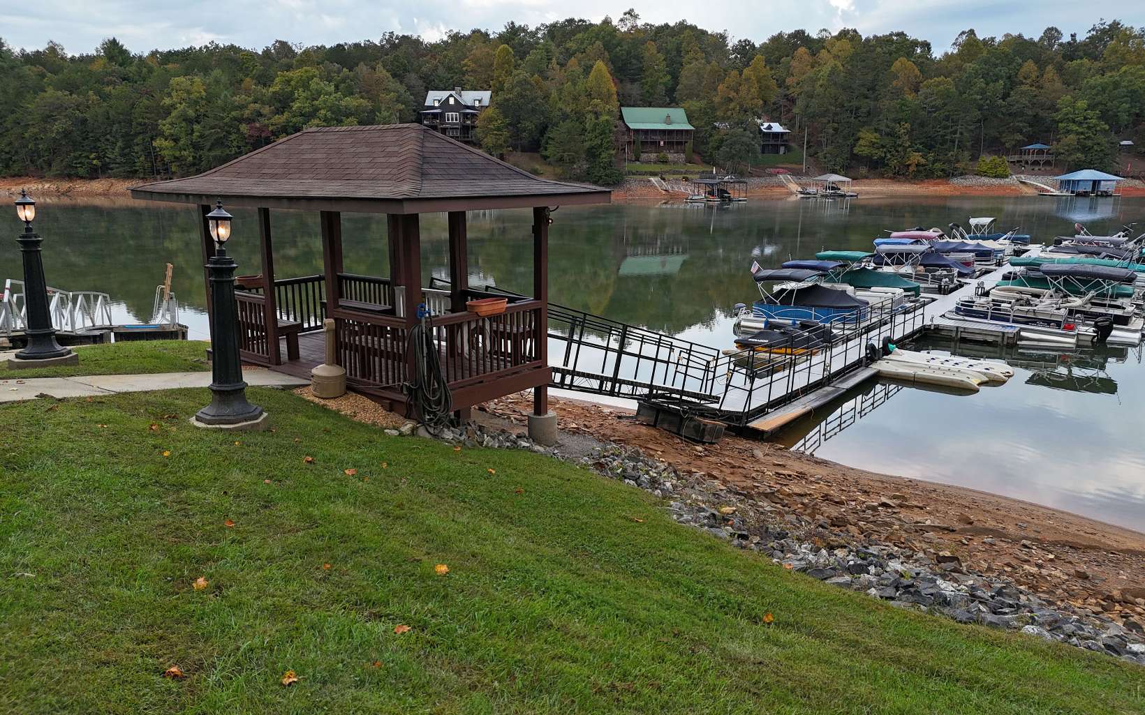 611 Lakeside Drive