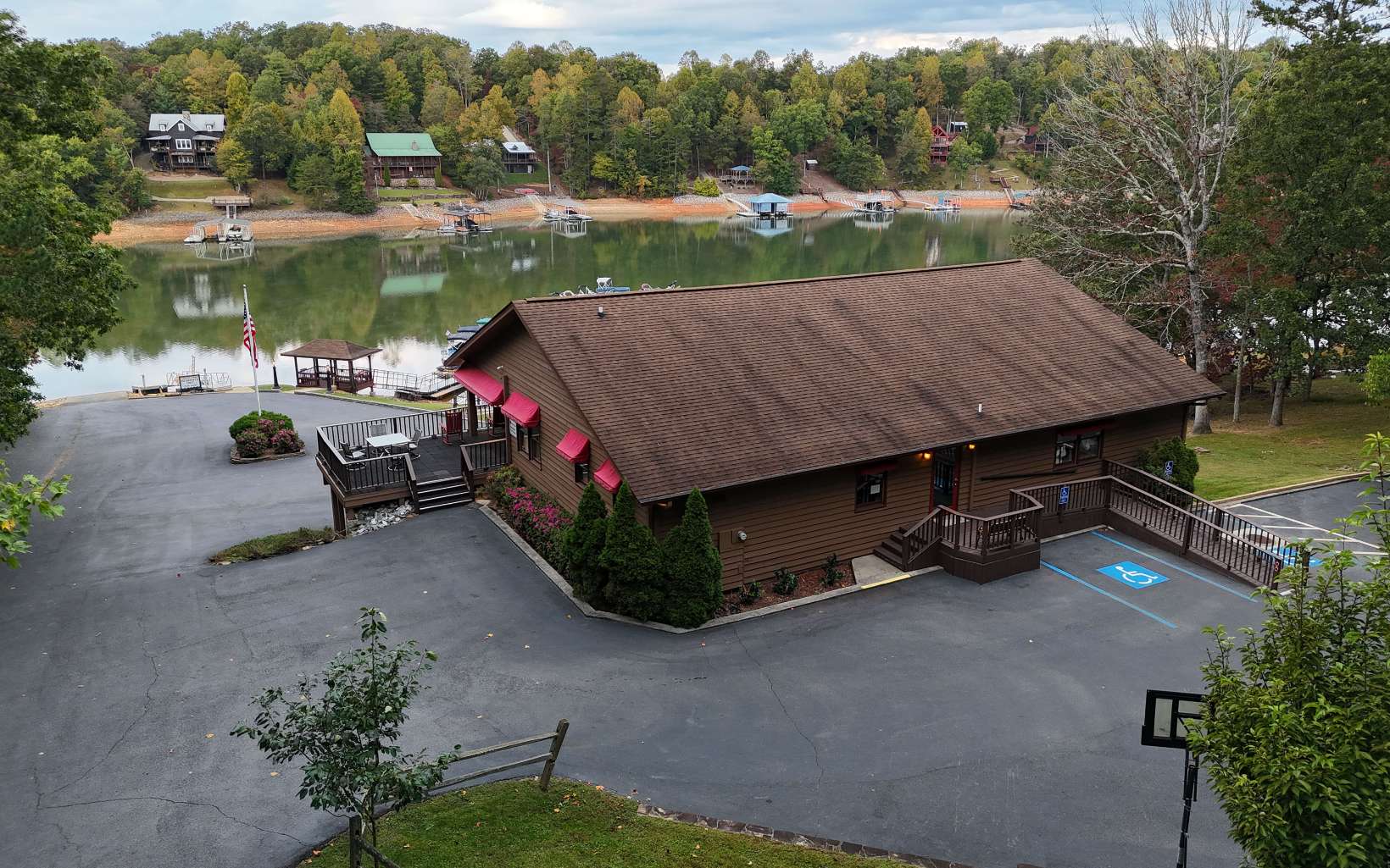 611 Lakeside Drive