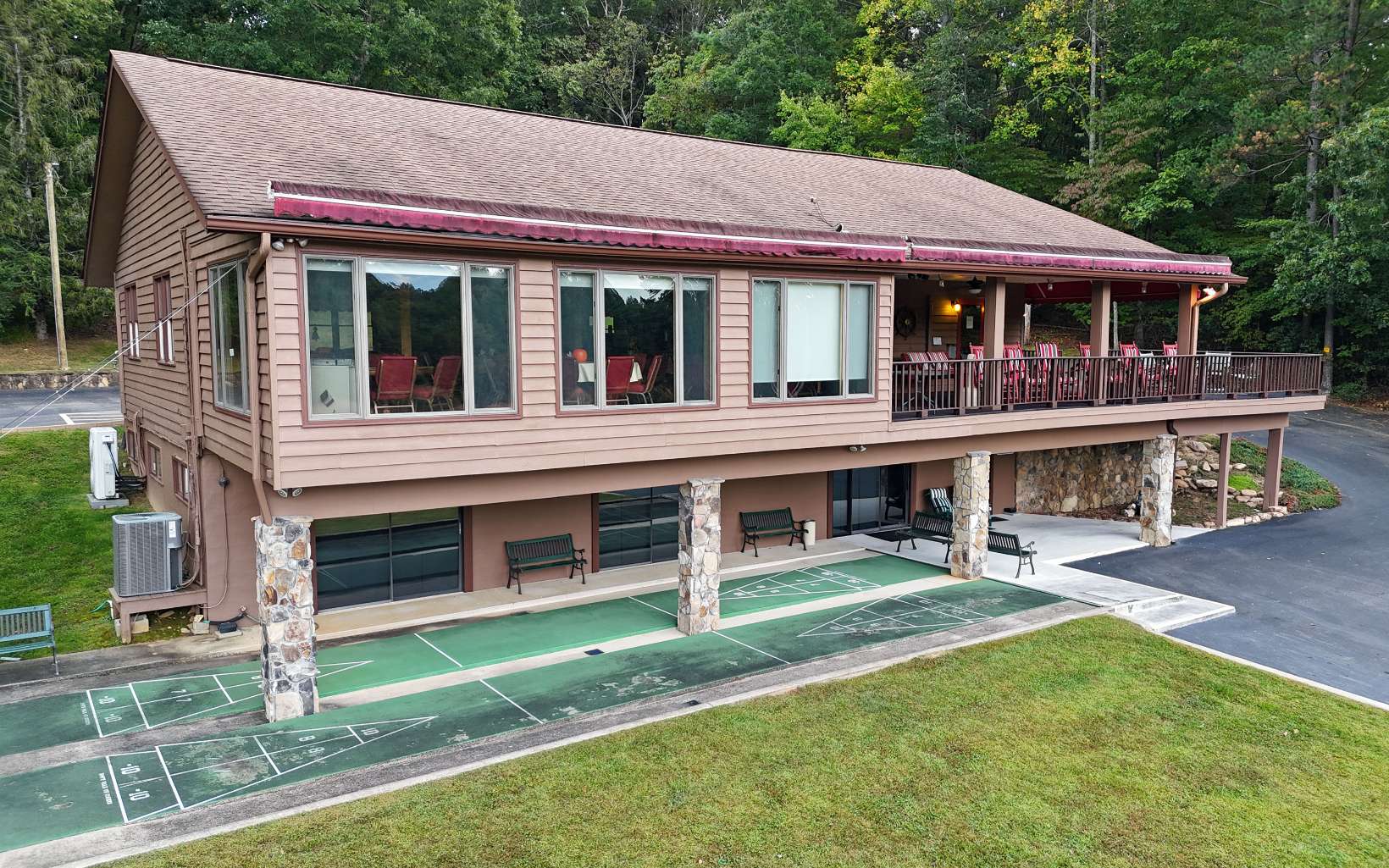 611 Lakeside Drive