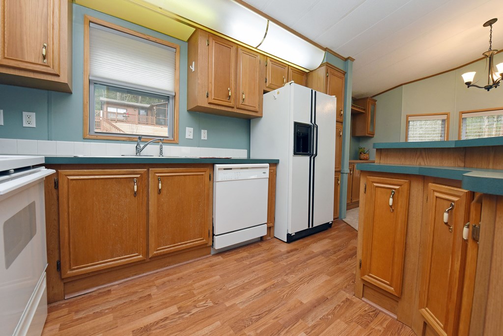 1844 Whispering Pines