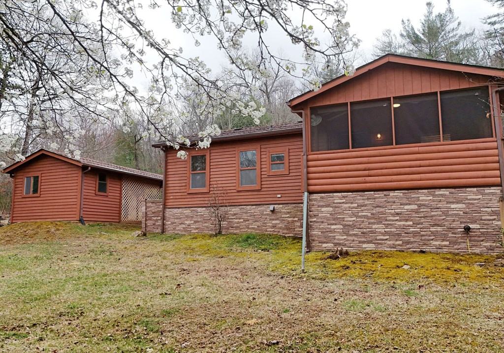 1844 Whispering Pines