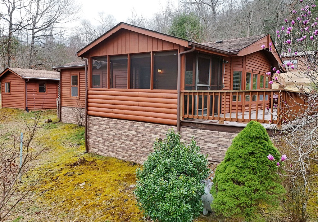 1844 Whispering Pines