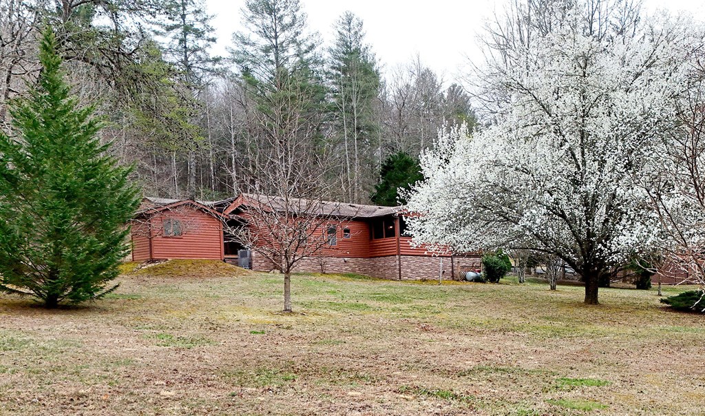 1844 Whispering Pines