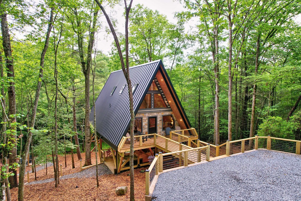 60 Bridle Path