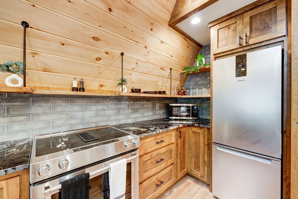 60 Bridle Path