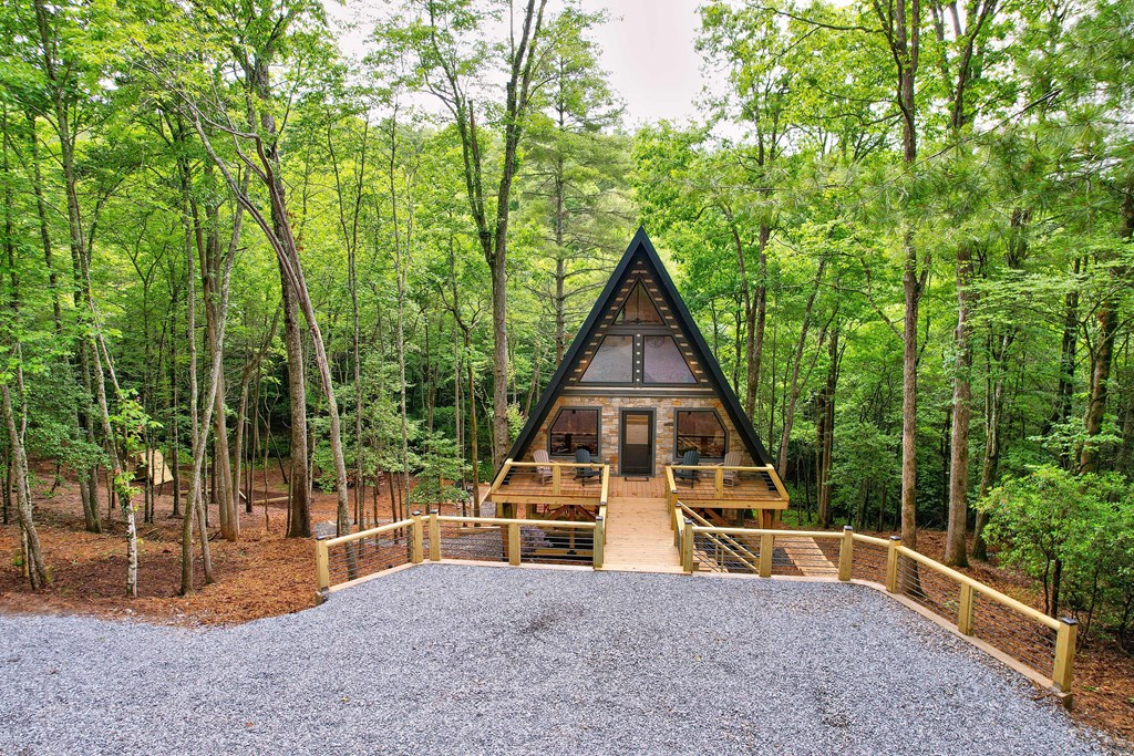 60 Bridle Path