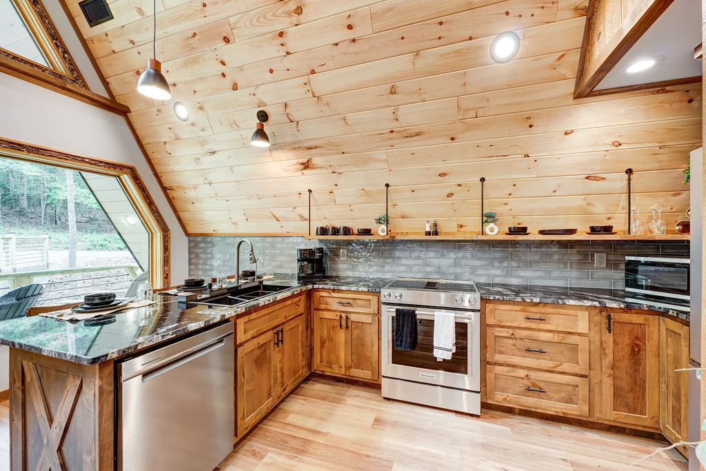 60 Bridle Path