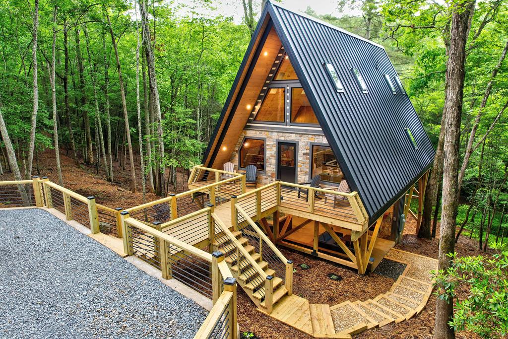 60 Bridle Path