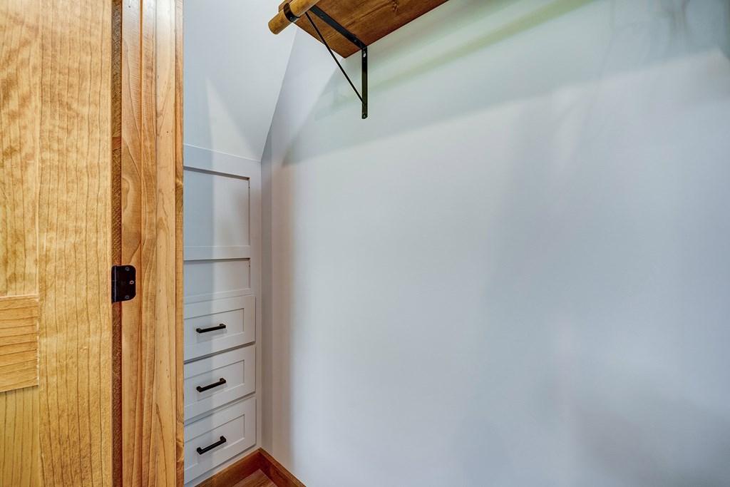 60 Bridle Path