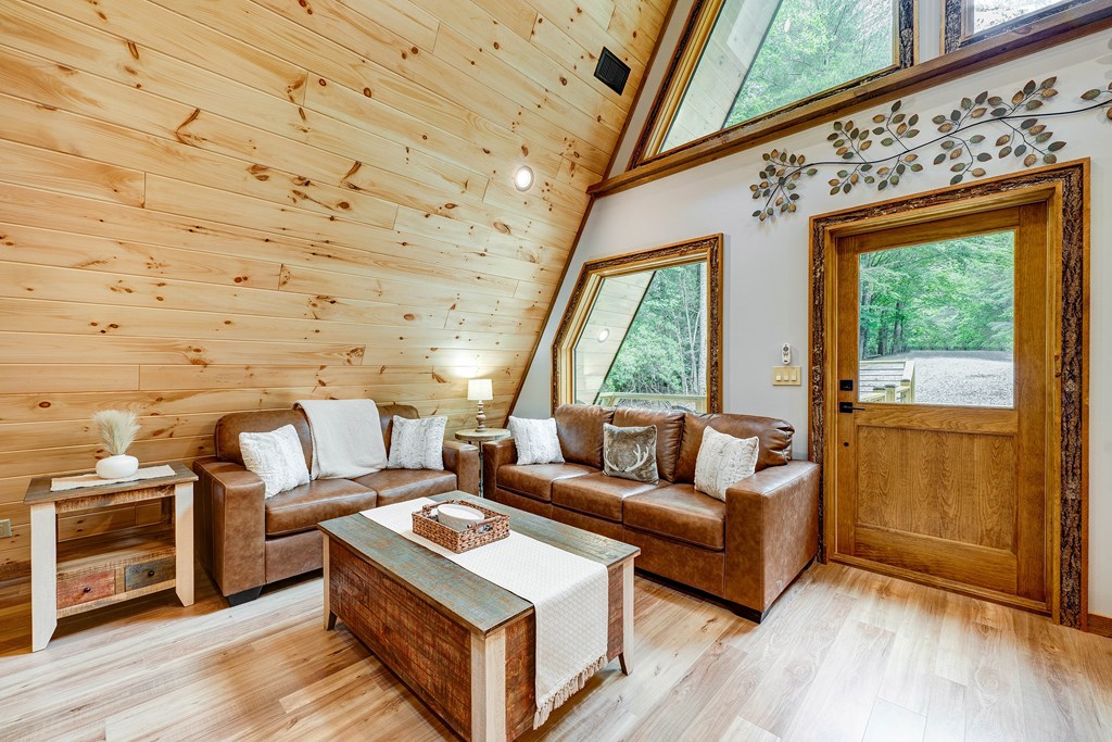 60 Bridle Path
