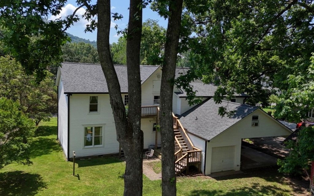 1007 Valley River Avenue