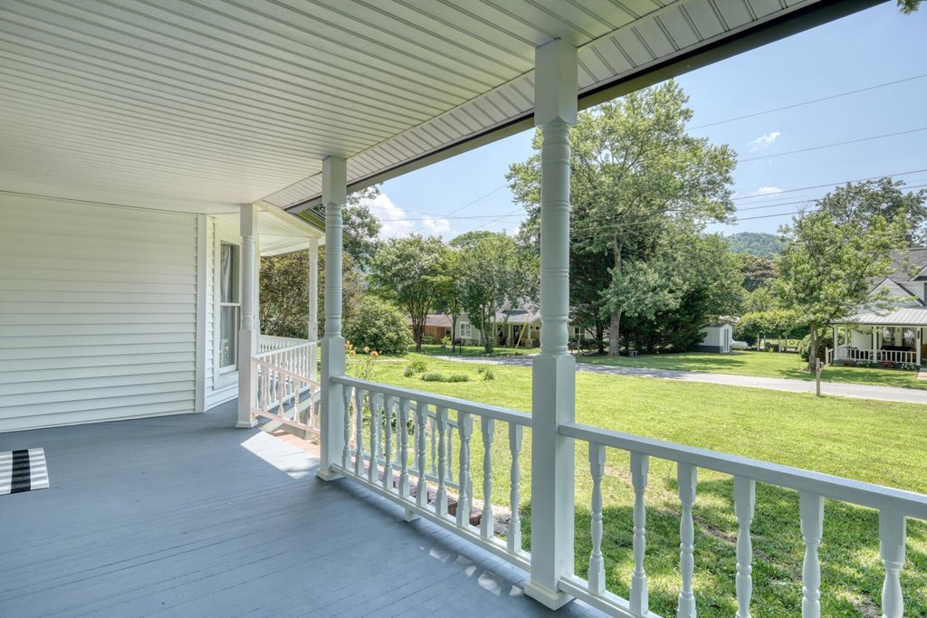 1007 Valley River Avenue