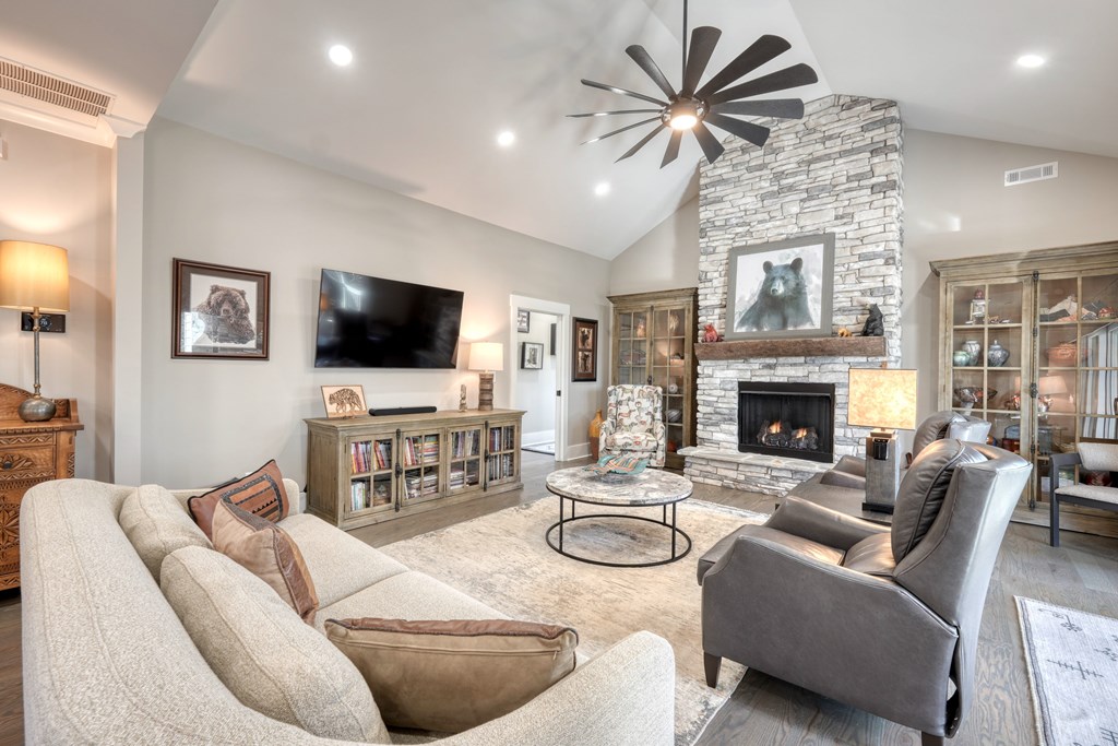 284 Eastridge Court