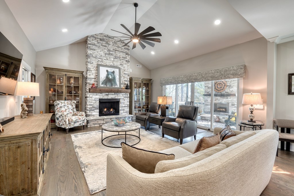 284 Eastridge Court