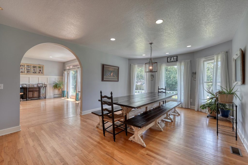 1007 Valley River Avenue