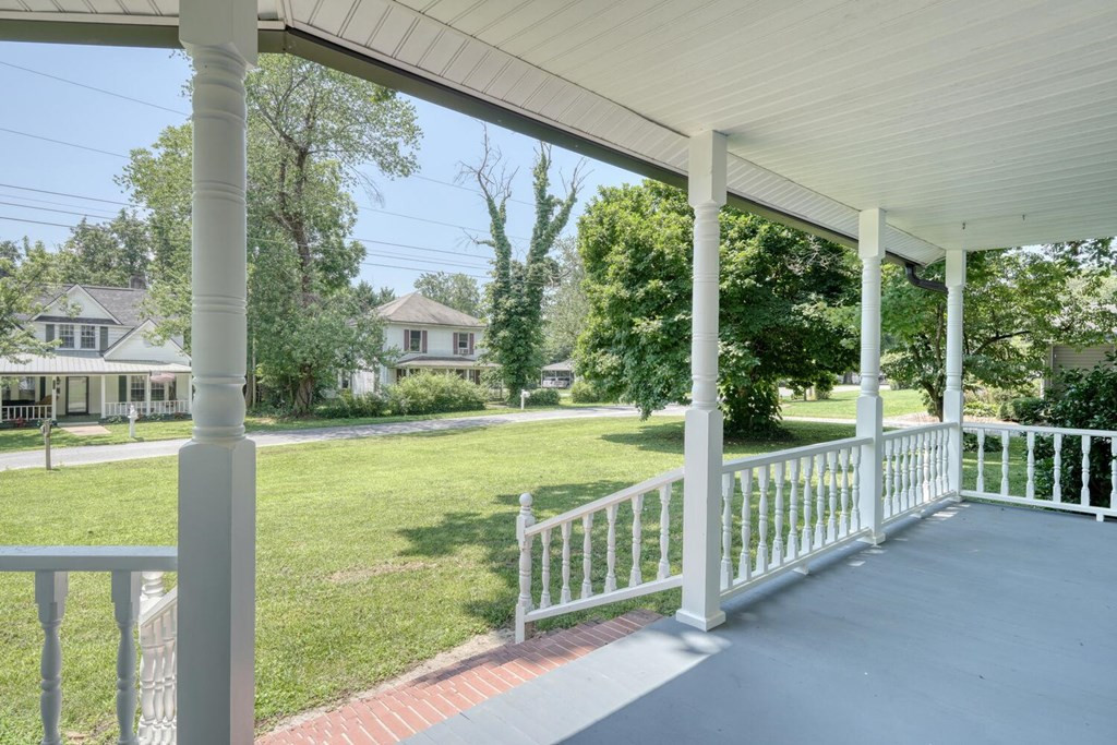 1007 Valley River Avenue