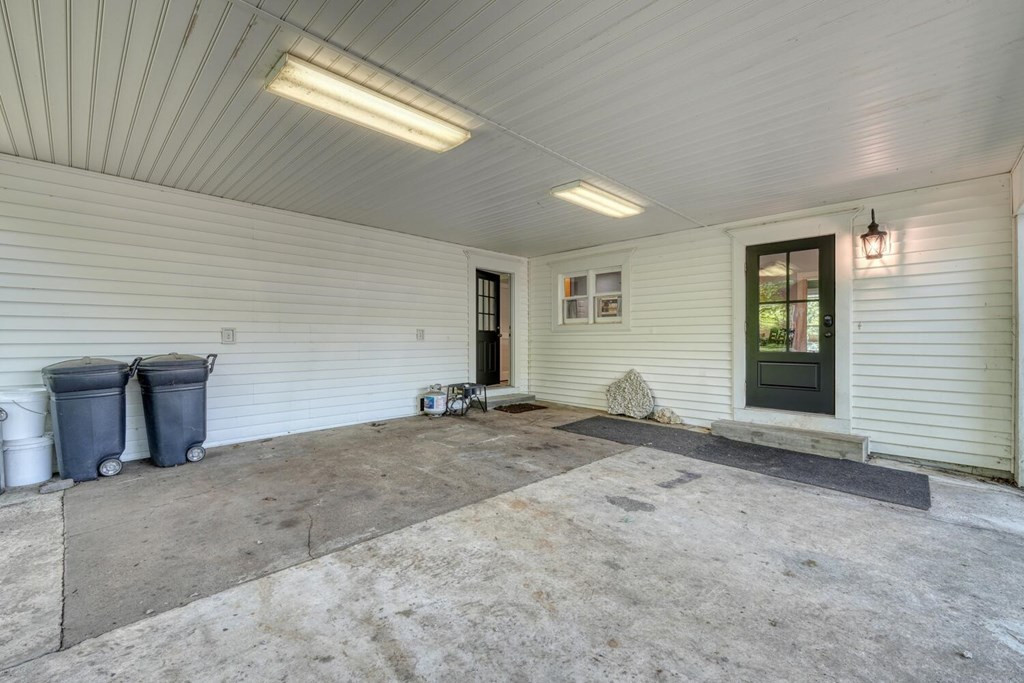 1007 Valley River Avenue