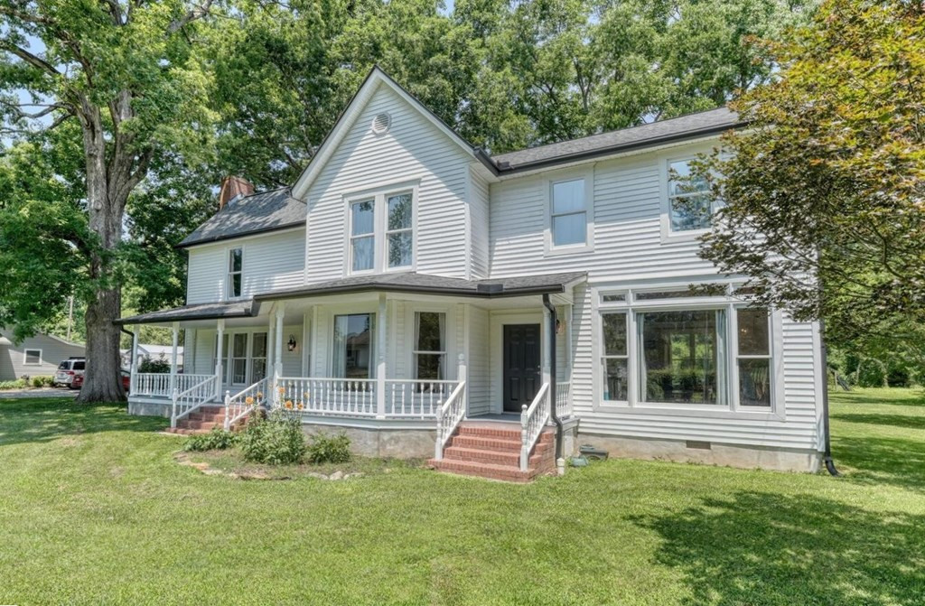 1007 Valley River Avenue