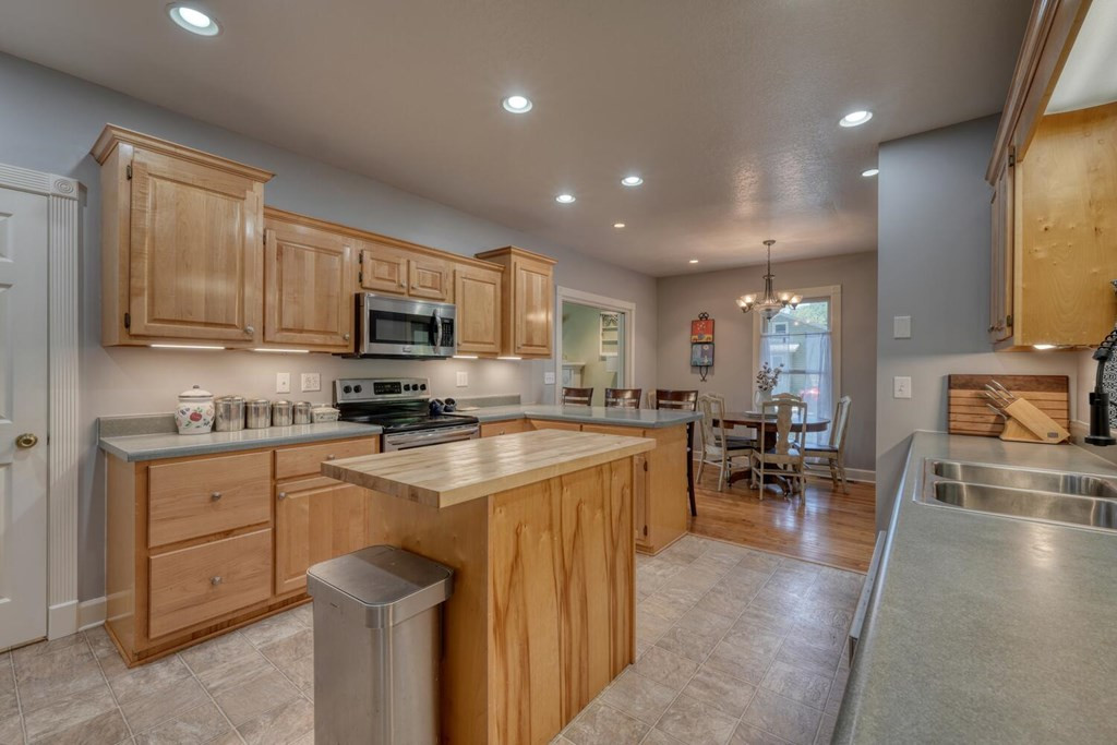 1007 Valley River Avenue