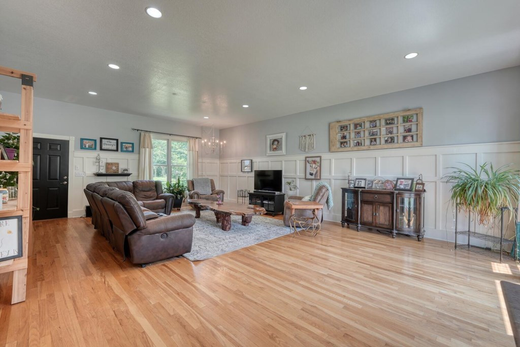 1007 Valley River Avenue