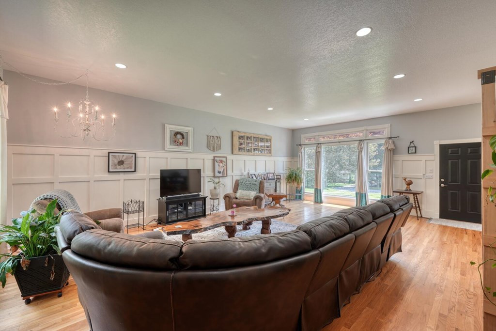 1007 Valley River Avenue