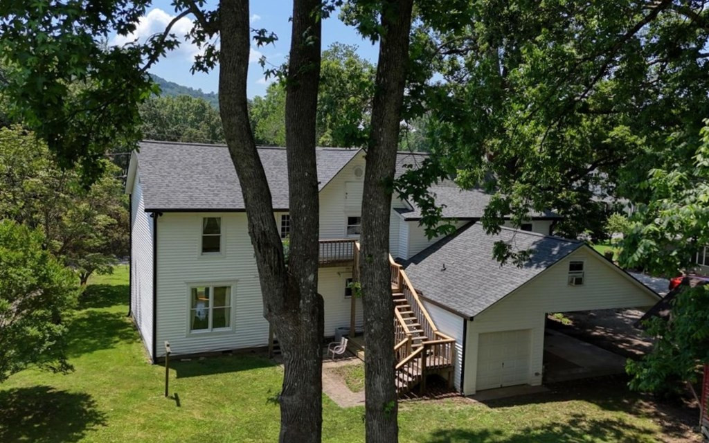 1007 Valley River Avenue
