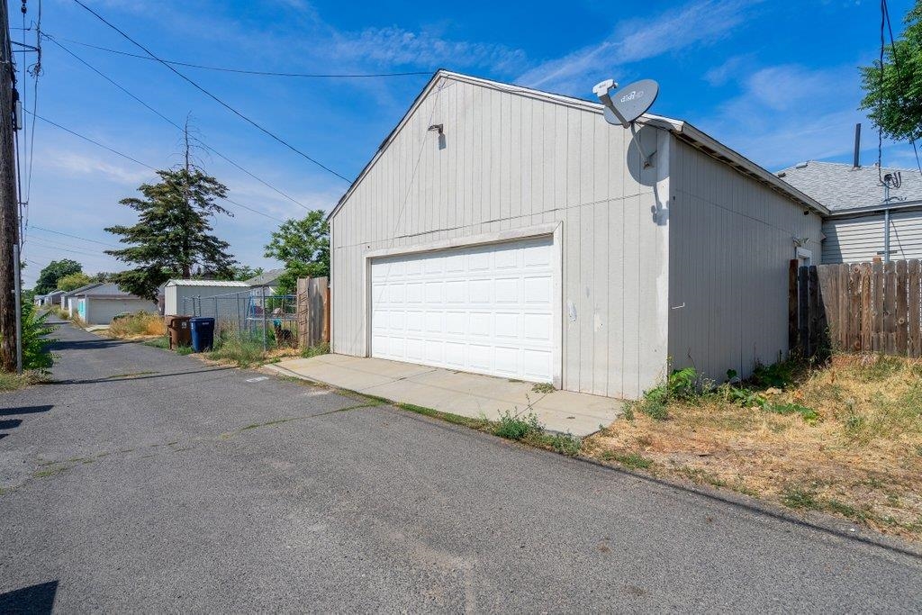 1314 E Lacrosse Ave