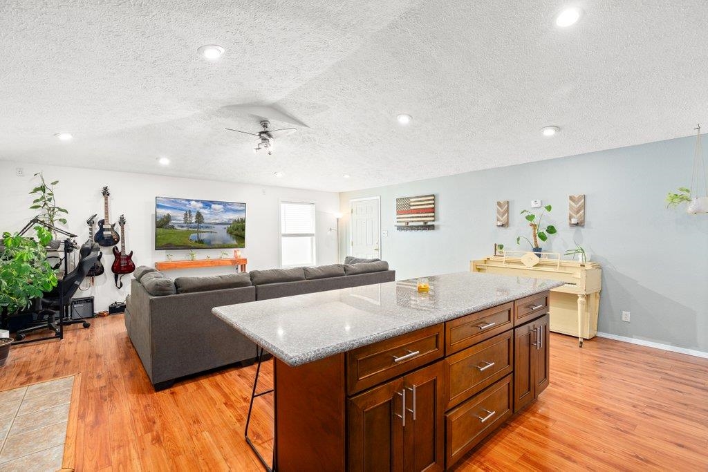 1314 E Lacrosse Ave